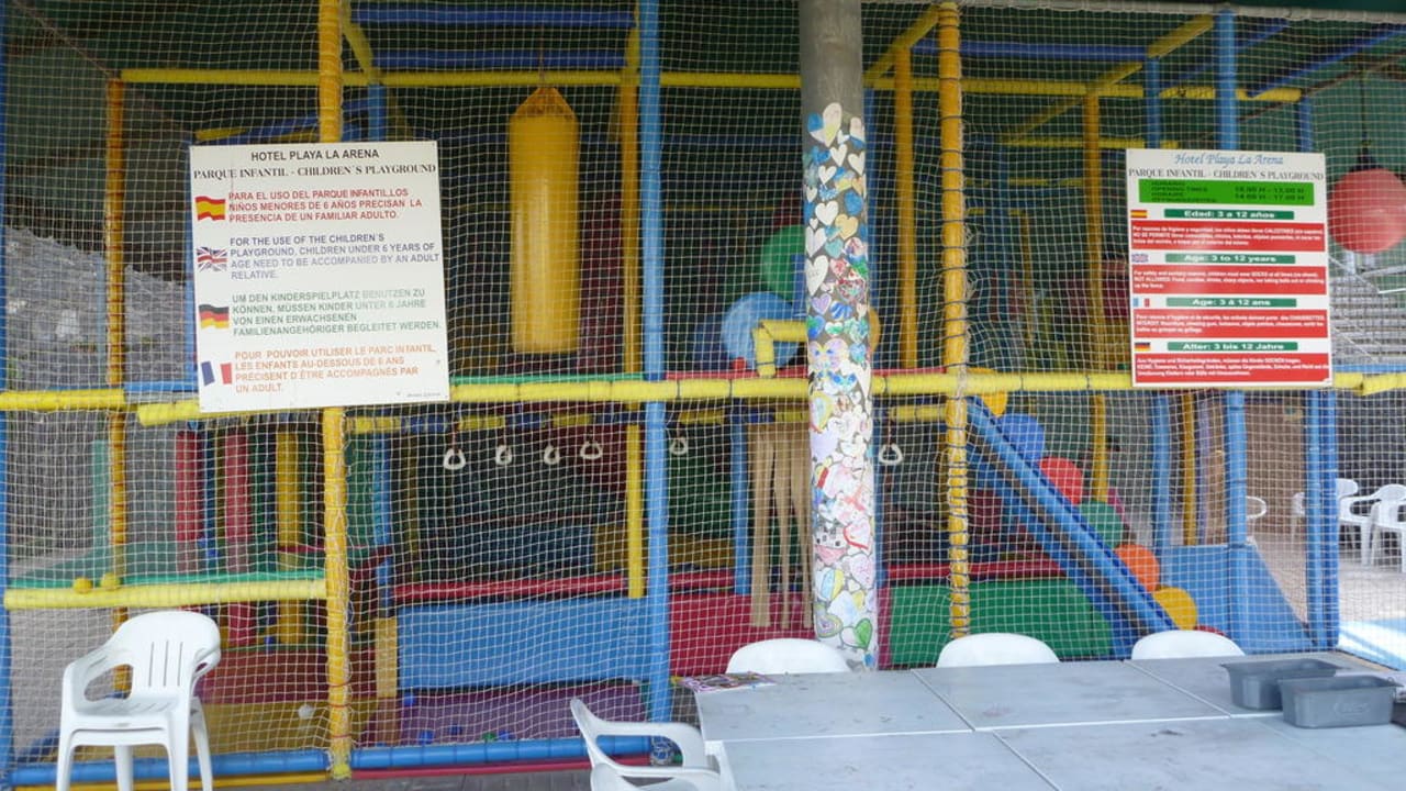Spielplatz ab 3 (unbeaufsichtigt ab 6) Landmar Playa La Arena