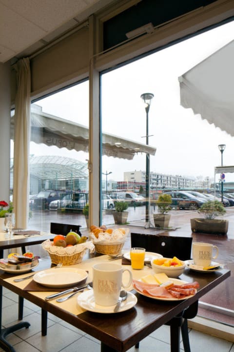 Petit-déjeuner Hotel Kyriad Massy