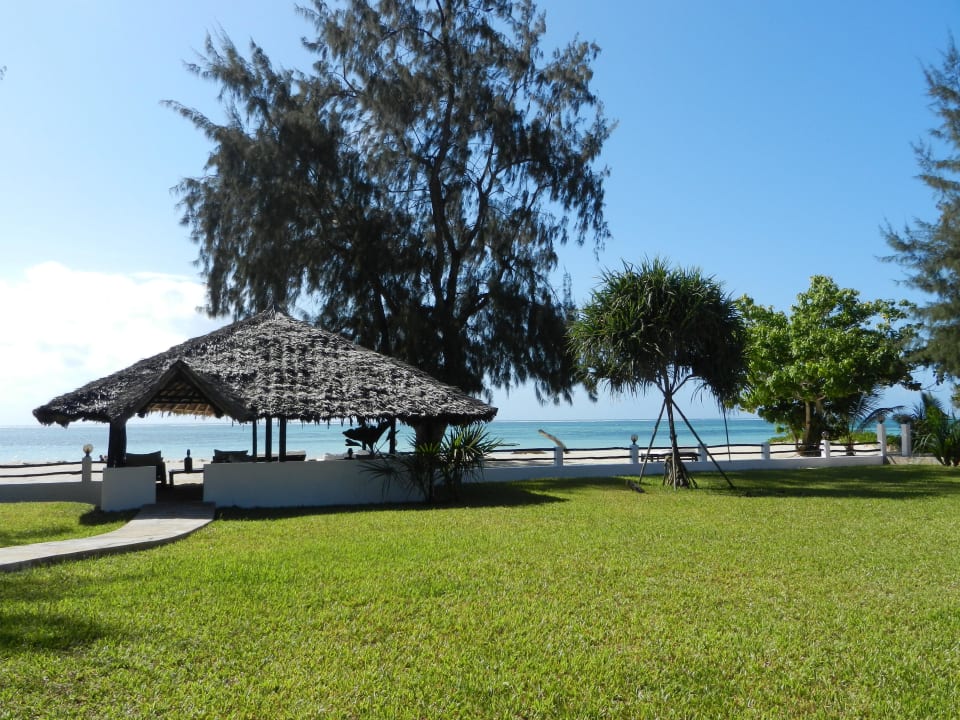 Blick zum Strand Hotel Karibuni Rafiki Beach Resort