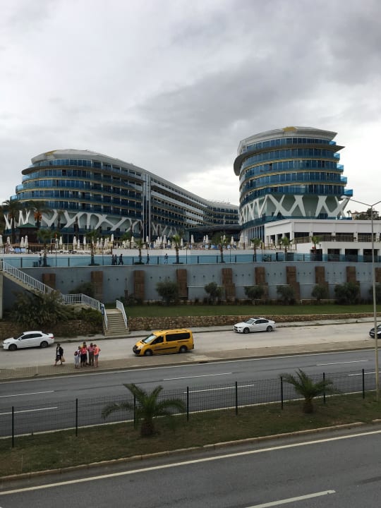 Küstenstraße mit Hotel Vikingen Infinity Resort & Spa