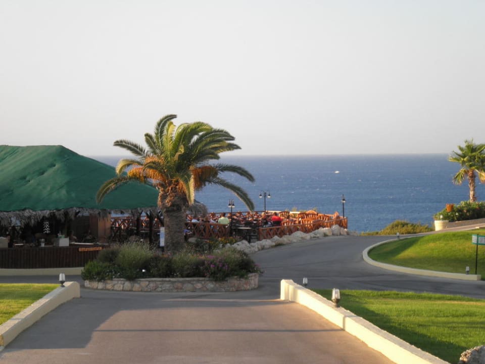 Blick zum Safari Café Hotel Kalithea Horizon Royal