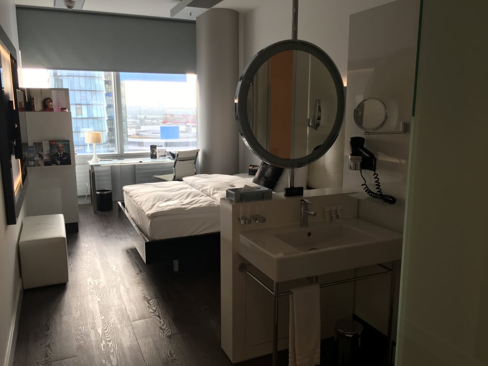 Zimmer INNSiDE by Meliá Düsseldorf Hafen