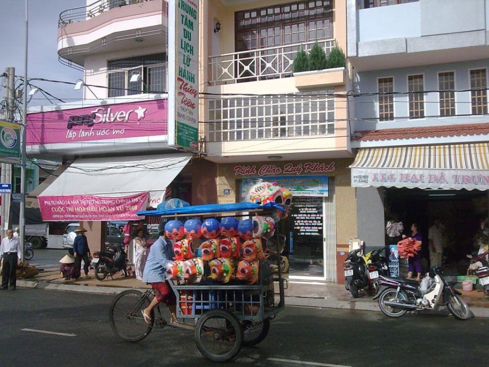 Straße vor dem Hotel TTC Hotel - Premium Can Tho