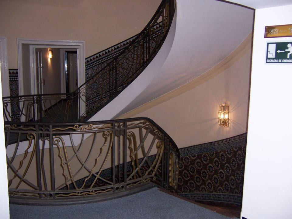 Hotel mit Ambiente - und der schönsten Treppe der Welt... Globales Reina Cristina