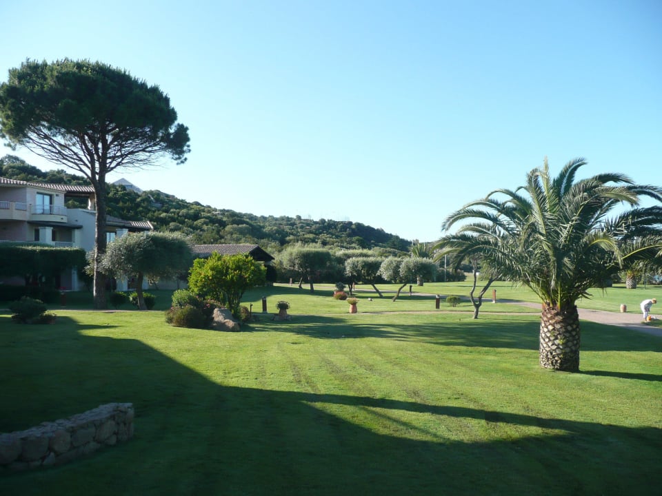 Viel gepflegtes Grün Hotel Abi d'Oru