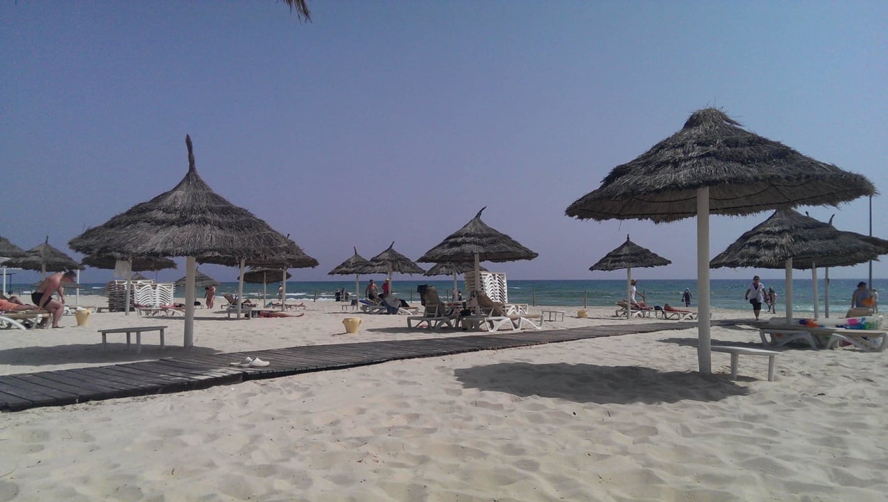 Feiner weißer Sand ...  Hotel Marhaba Club