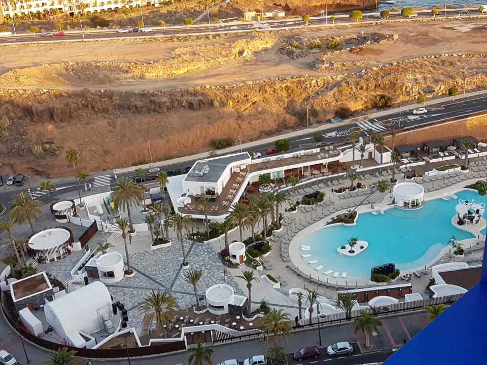 pool-hard-rock-hotel-tenerife-costa-adeje-holidaycheck-teneriffa