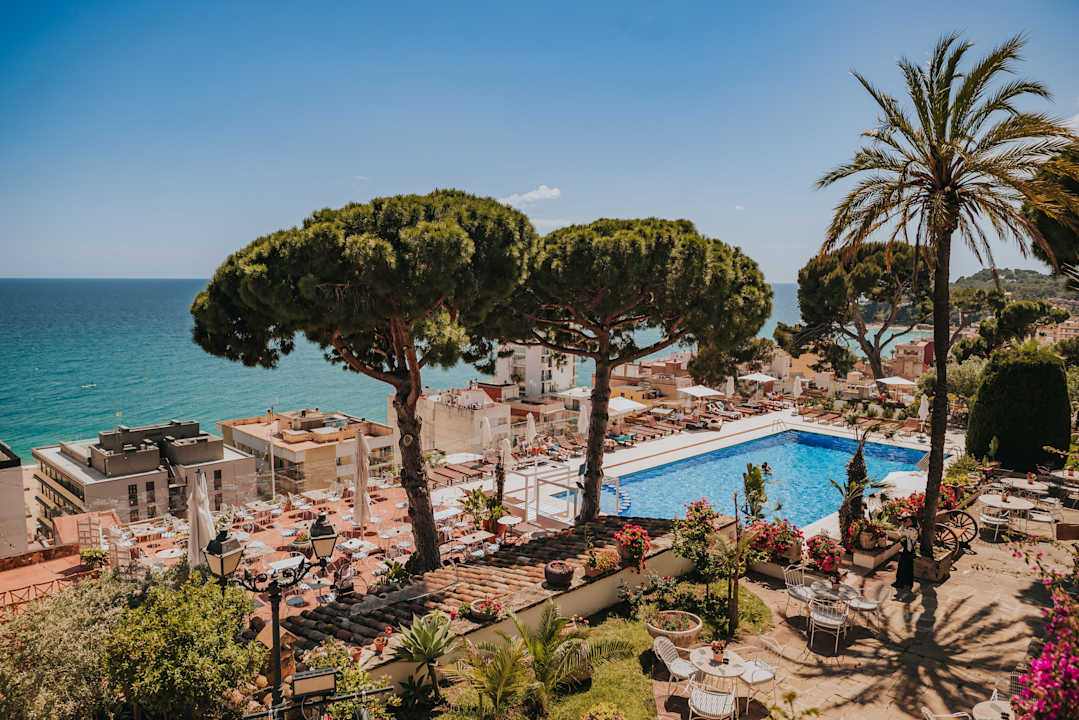 Pool Hotel Roger de Flor Seleqtta