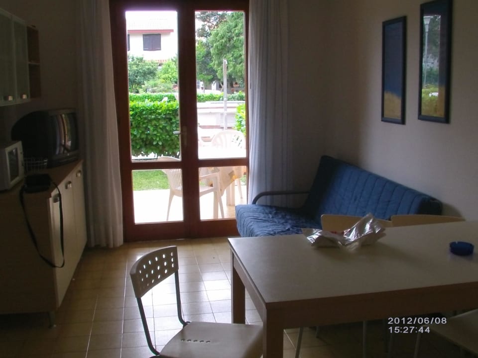 Blick auf Wohnbereich mit Außenterrasse Hotel Dei Gelsomini Villaggio