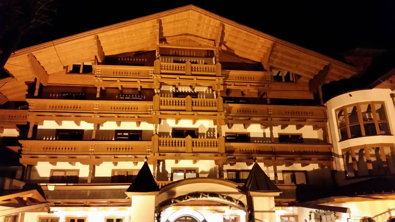 Außenansicht Hotel Tauernhof