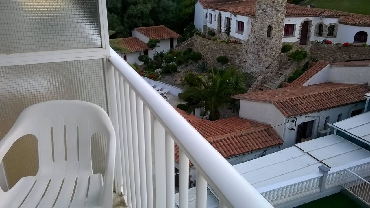 Widok z balkonu na obiekt Hotel Don Juan Tossa