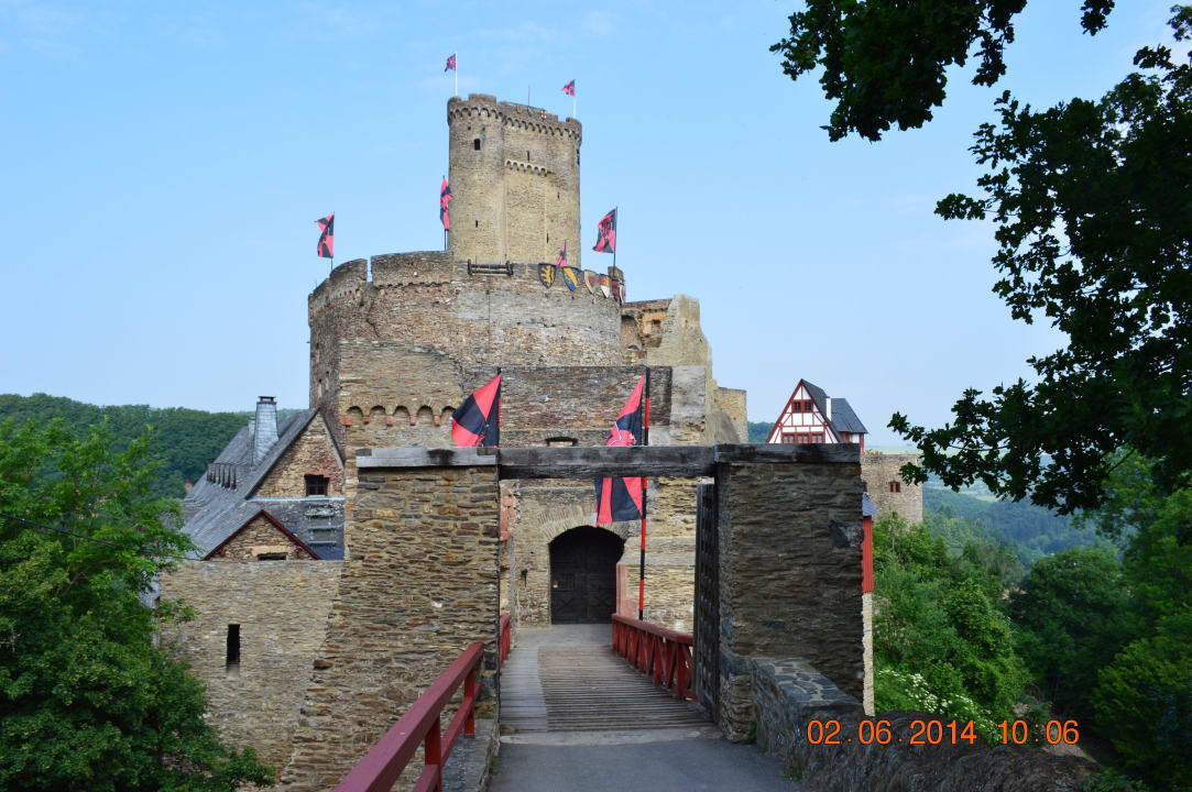 Ehrenburg Eingangstor Burghotel Ehrenburg