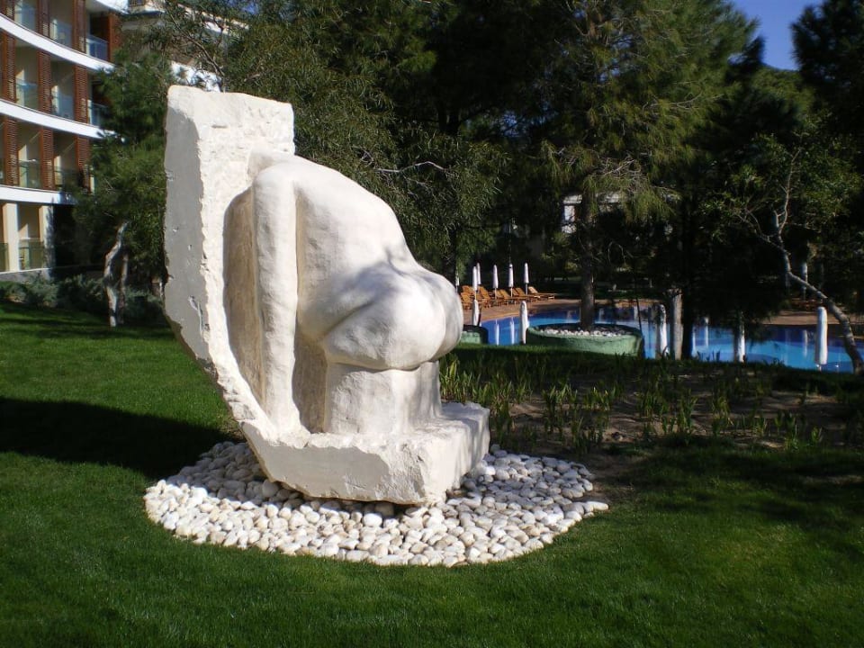 Skulptur neben dem Haupthaus Voyage Belek Golf & Spa