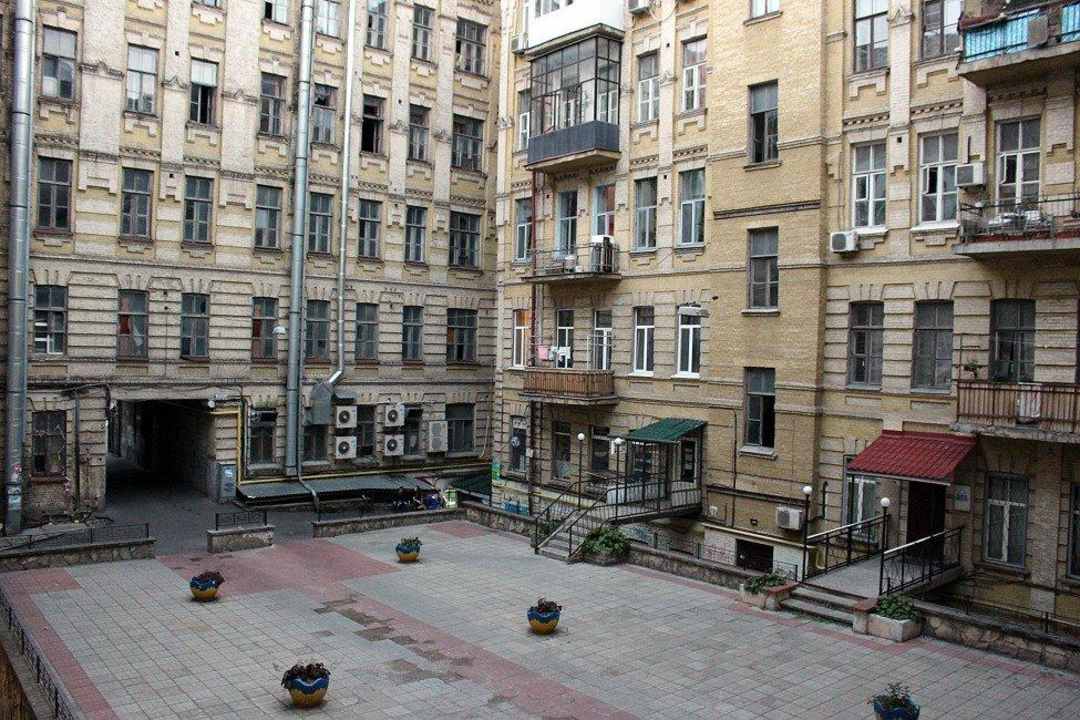 Aussicht vom Zimmer zum Hof Apart-Hotel Theatre