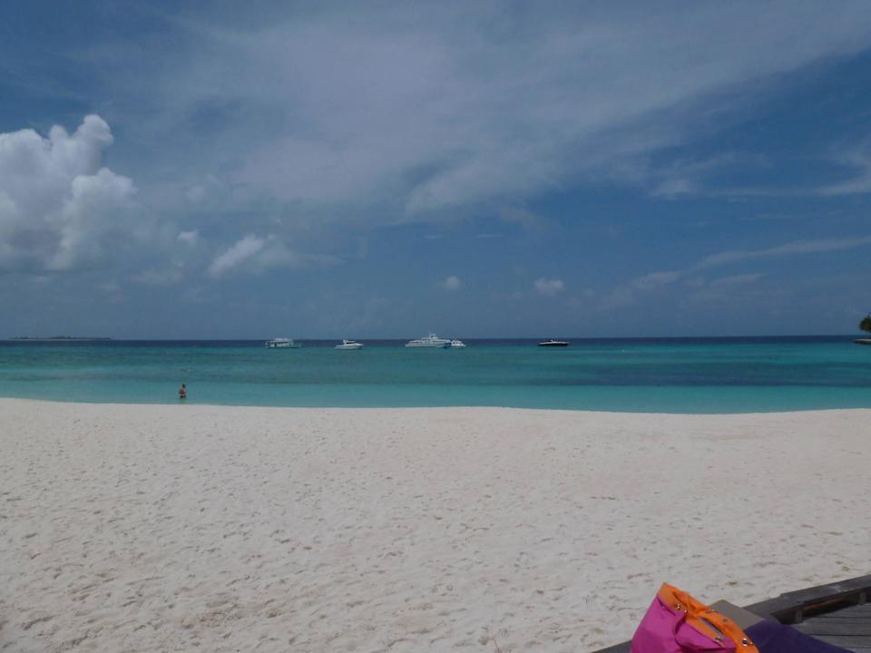 Türkises Meer und weißer Sand Kuredu Island Resort & Spa