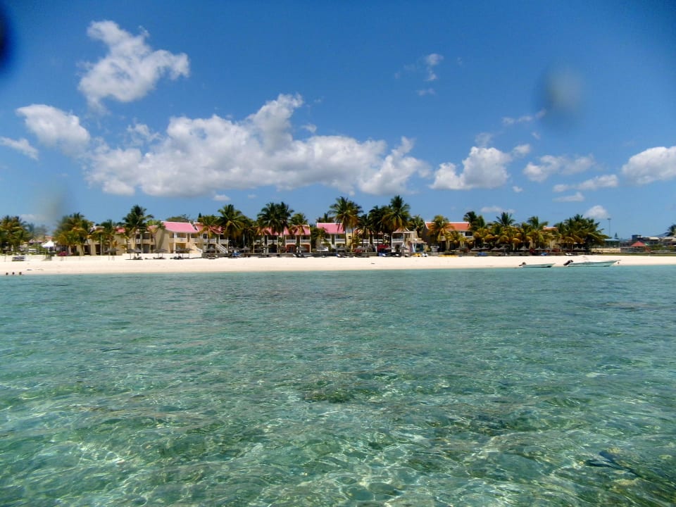 Blick auf die Hotelanlage vom Meer Hotel Villas Caroline