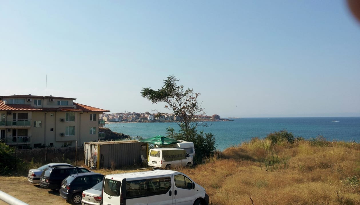 Vom Pool aus gesehen links Hotel Selena Beach