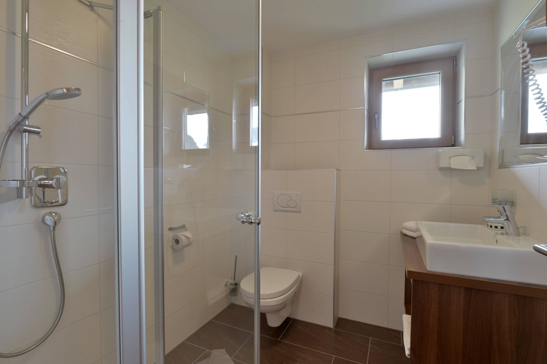 Badezimmer Zimmer Wildbach Hotel Gasthof Jäger