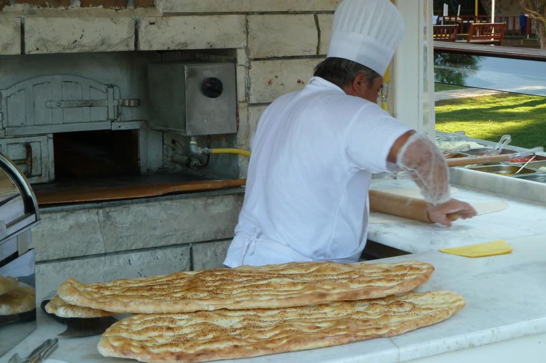 Brotbäcker bei der Arbeit Club Boran Mare Beach