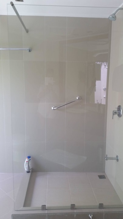 Überdachte Dusche im Badbereich Beachvilla  Adaaran Select Hudhuran Fushi - Premium All Inclusive