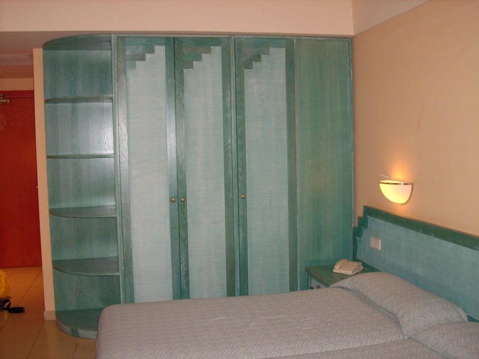 Bett und Schrank SBH Costa Calma Beach Resort