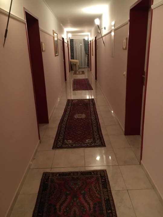 Gang zu den Zimmern Schlössl Hotel Kindl