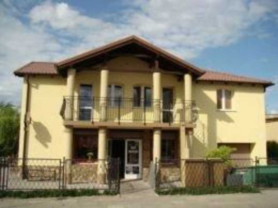 Z zewnatrz  Pension Palacyk Pod Akacjami