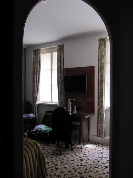 Vom Flur ins Zimmer Mercure Grand Hotel Biedermeier