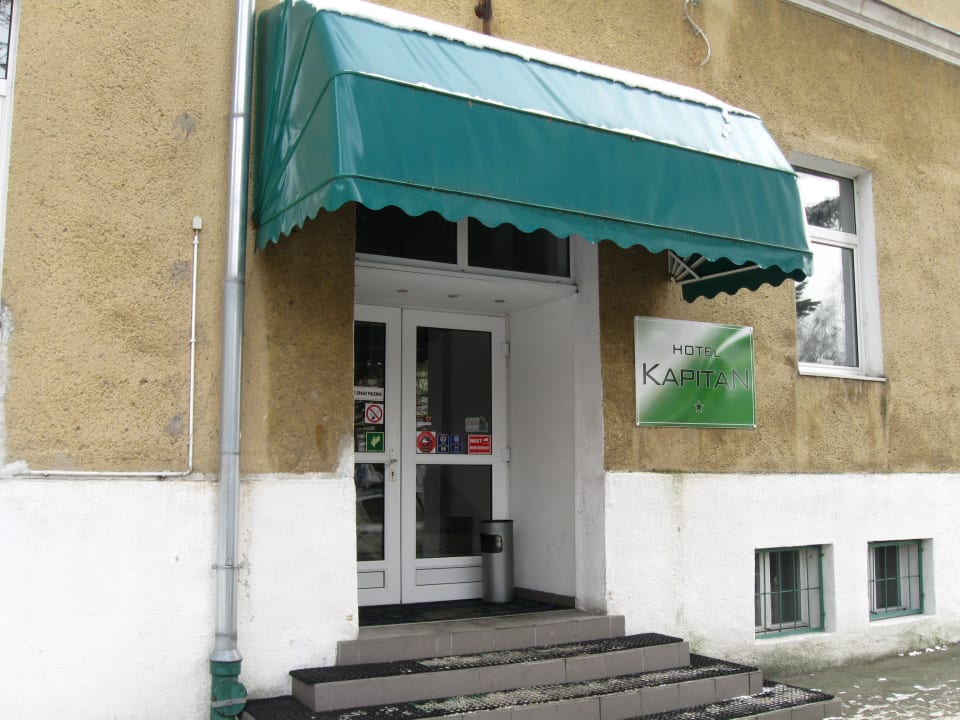 Haupteingang Aussenansicht Hotel Kapitan