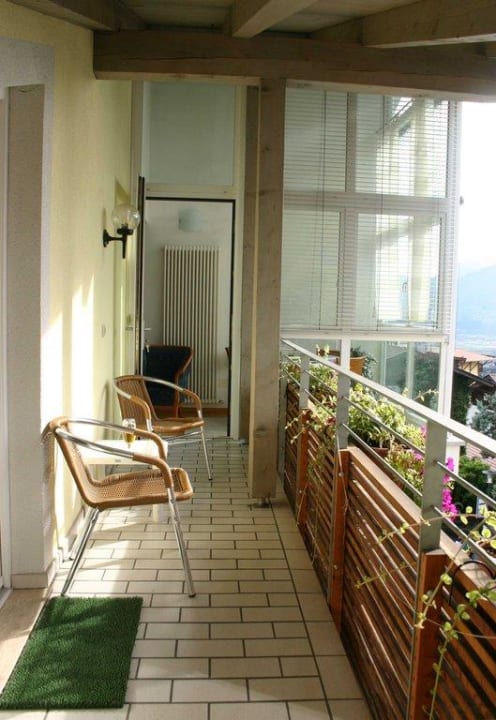 Balkon mit Blick nach Meran Hotel Tannerhof