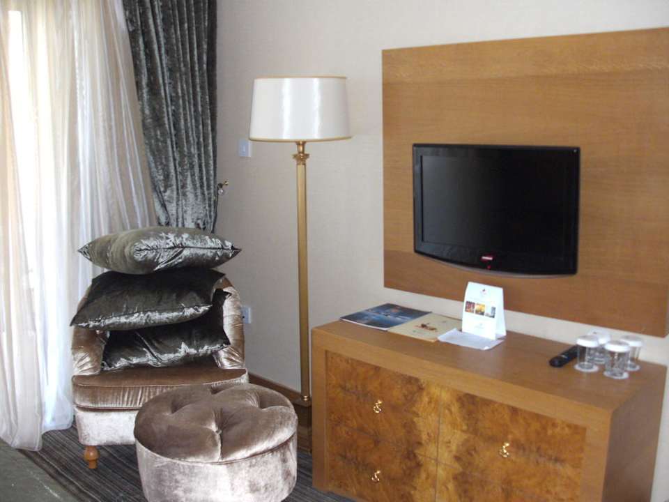 TV Oscar Resort Hotel