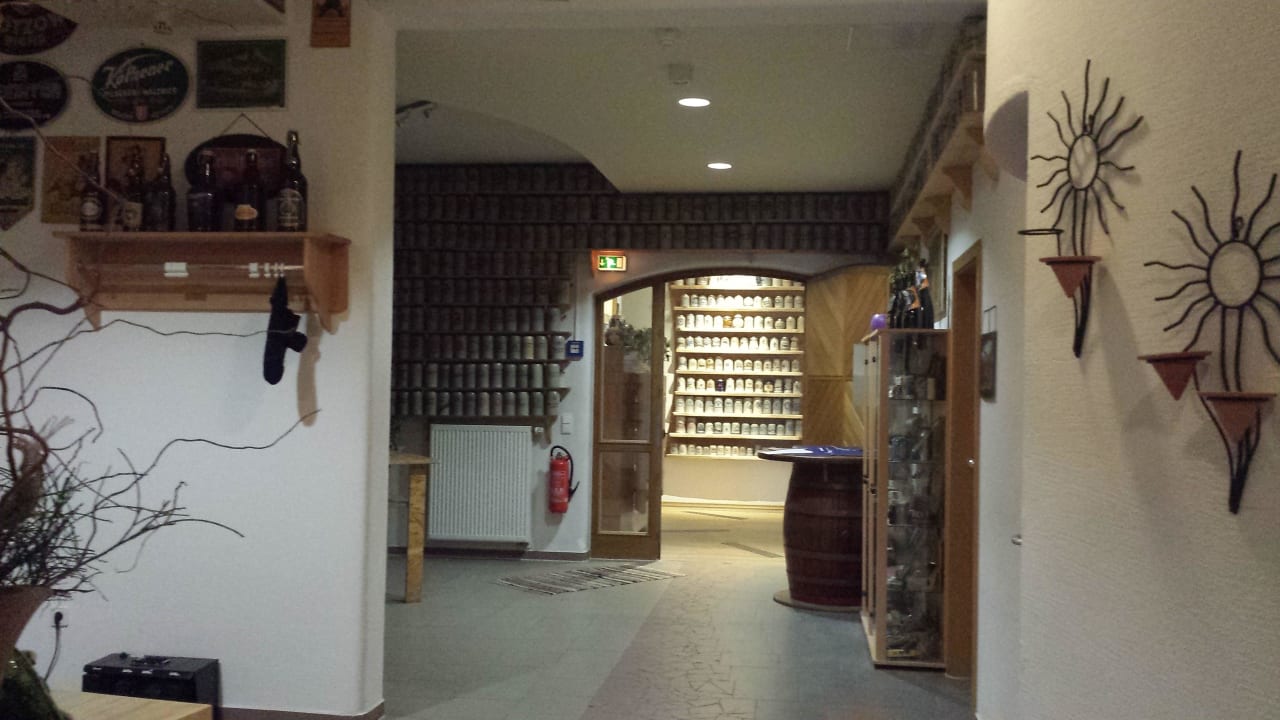 Gang zum Wellnessbereich 1. Bier & Wohlfühlhotel Gut Riedelsbach