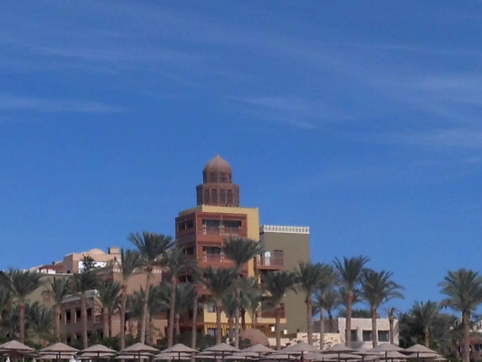 Hotelturm vom Meer aus Makadi Spa - Adults only