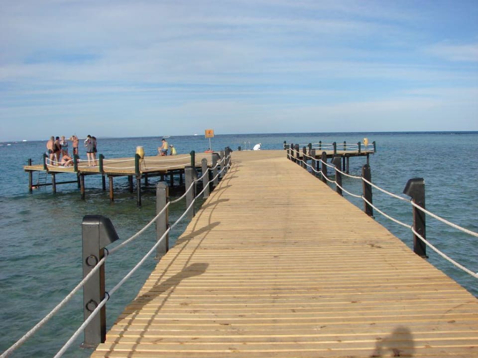 Steg zum Hausriff Stella Beach Resort & Spa Makadi Bay