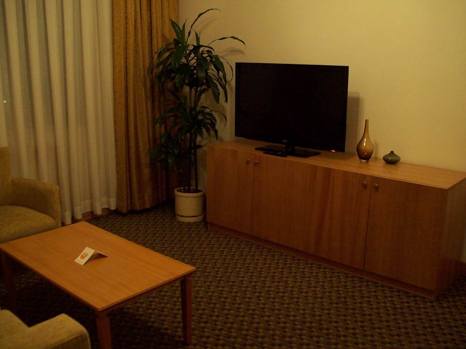 Wohnzimmer in der Suite Milan Hotel Moscow