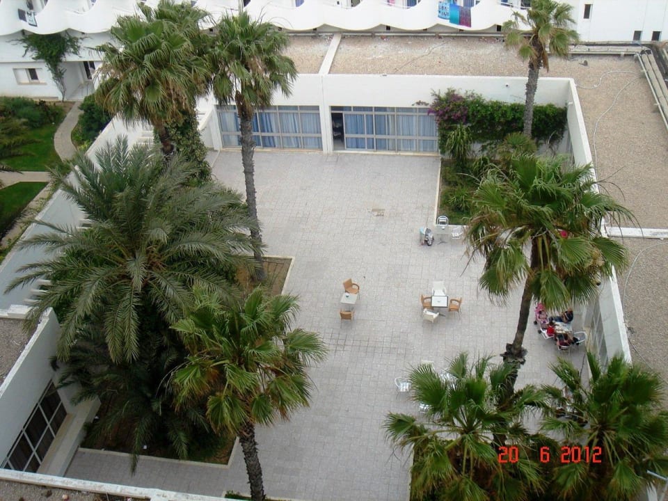 Ungenutzer Innenhof! Gut zum Mittag/Abendessen Sahara Beach Aquapark & Resort