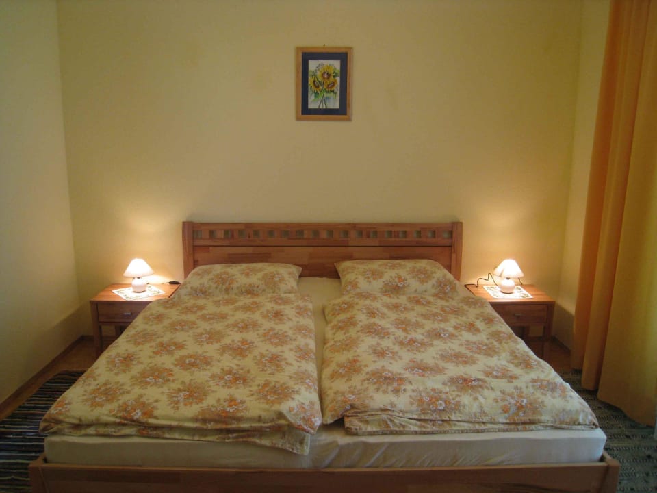 Bett in den Ferienwohnungen Pension Wachahof