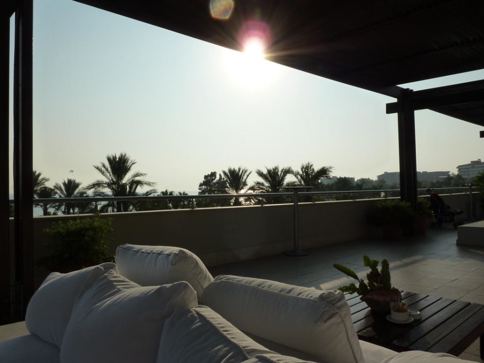 Aussenbereich der Bar mit Blick aufs Meer Sealife Buket Resort & Beach