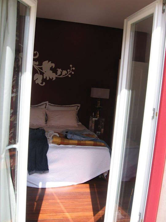 Blick von der Terrasse ins Schlafzimmer Quintal d'Olívia