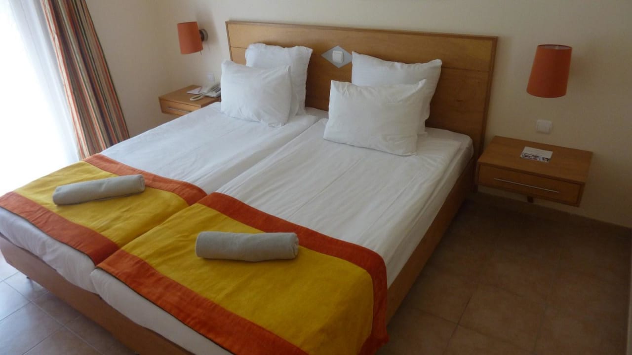 Bett mit Ablagen und Schubladen ROBINSON ÇAMYUVA