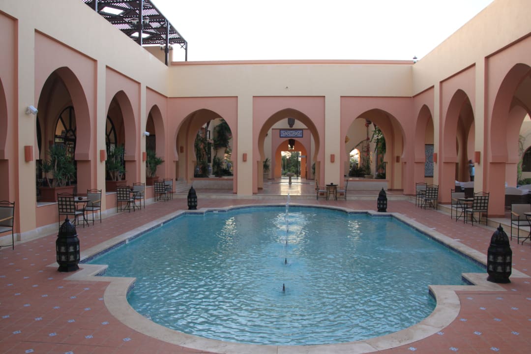 Schönes Atrium beim Hoteleingang Steigenberger Coraya Beach - Adults only