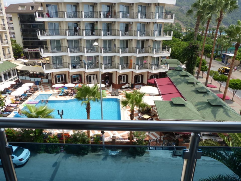 Blick auf das Nachbarhotel  Gardenia Hotel