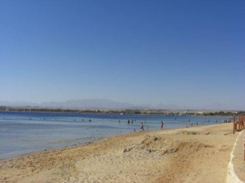Etwa 100 m rechts toll zum Hineingehen Makadi Palace