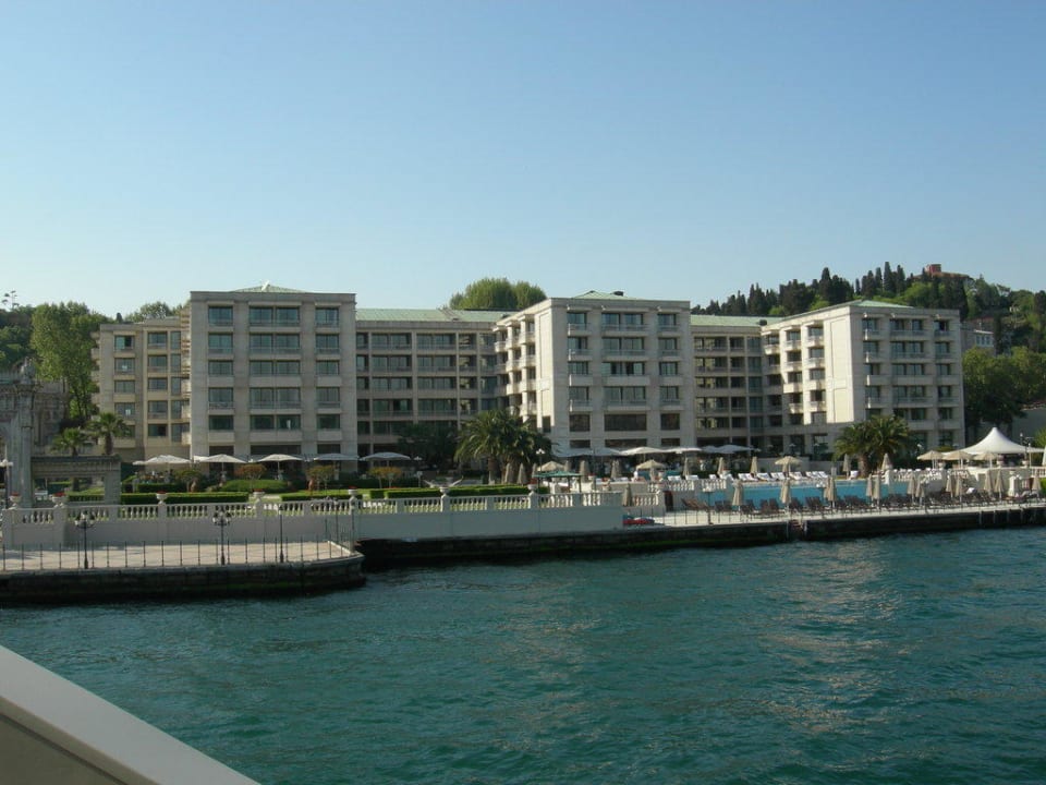 Außenansicht Hotel von Seeseite Ciragan Palace Kempinski Istanbul