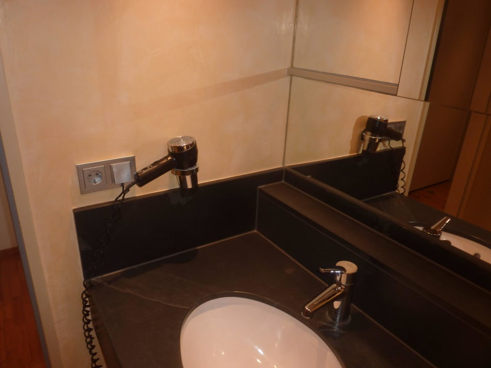 Bad, Föhn und Steckdose Strandhotel Georgshöhe