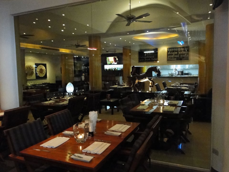 East tapas lounge East Suites