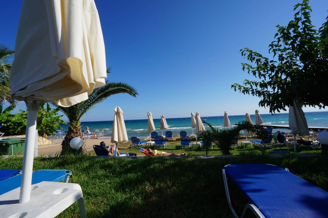 Blick von den Liegen Hotel Belussi Beach