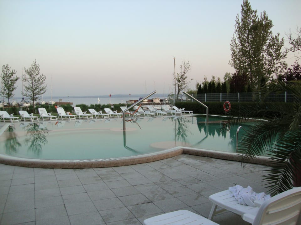 Außenpool des Hotels Hotel Golden Lake Resort