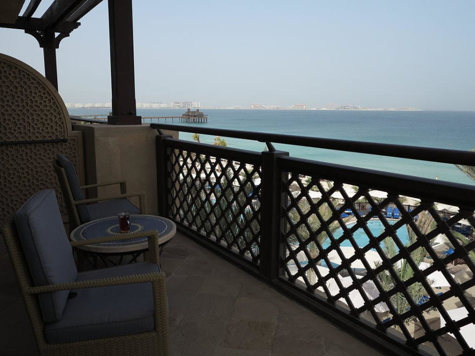 Balkon mit Blick auf das Meer Jumeirah Mina Al Salam