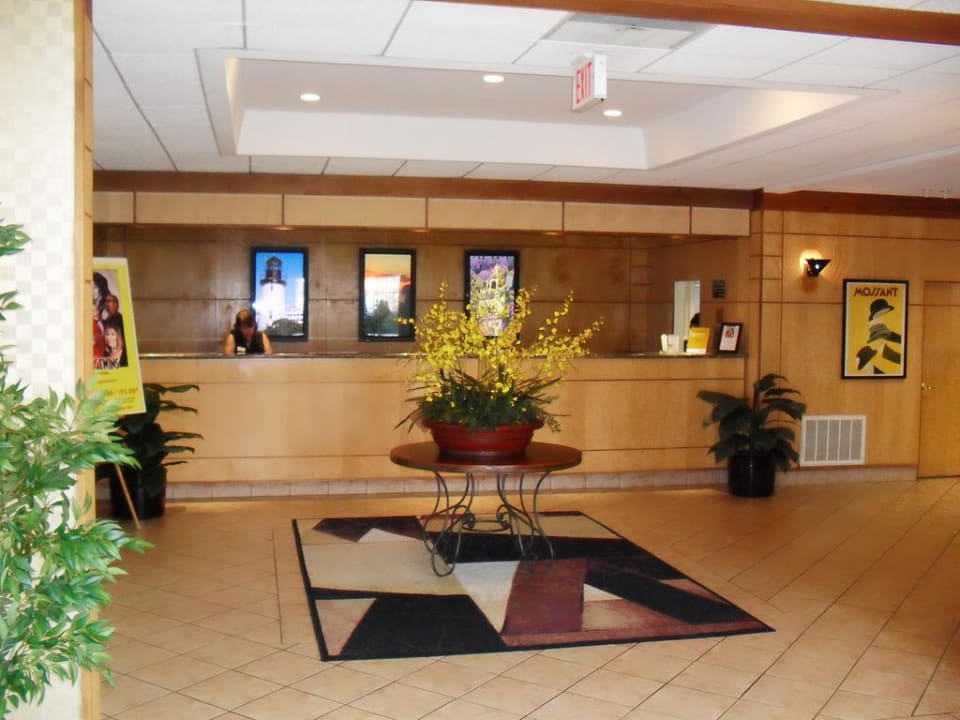 Blick in die Lobby DoubleTree by Hilton Cape Cod - Hyannis
